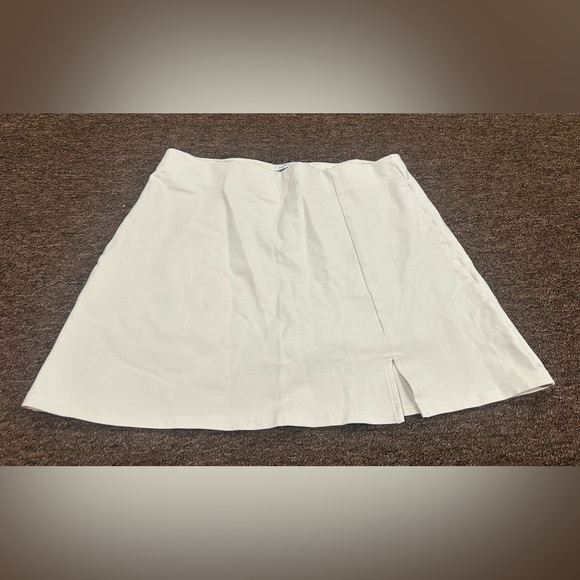 EUC American Eagle Cream (more white) Sz S Petite  Casual Skirt slit - Picture 1 of 3